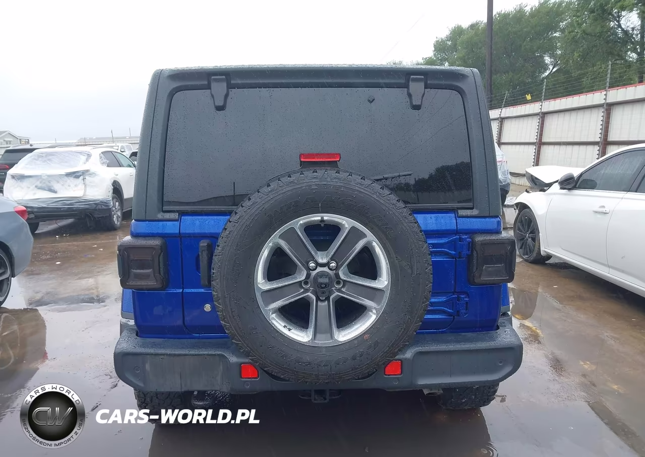2018 Jeep Wrangler Unlimited Sahara 4X4 VIN:1C4HJXEG0JW298479 - 17