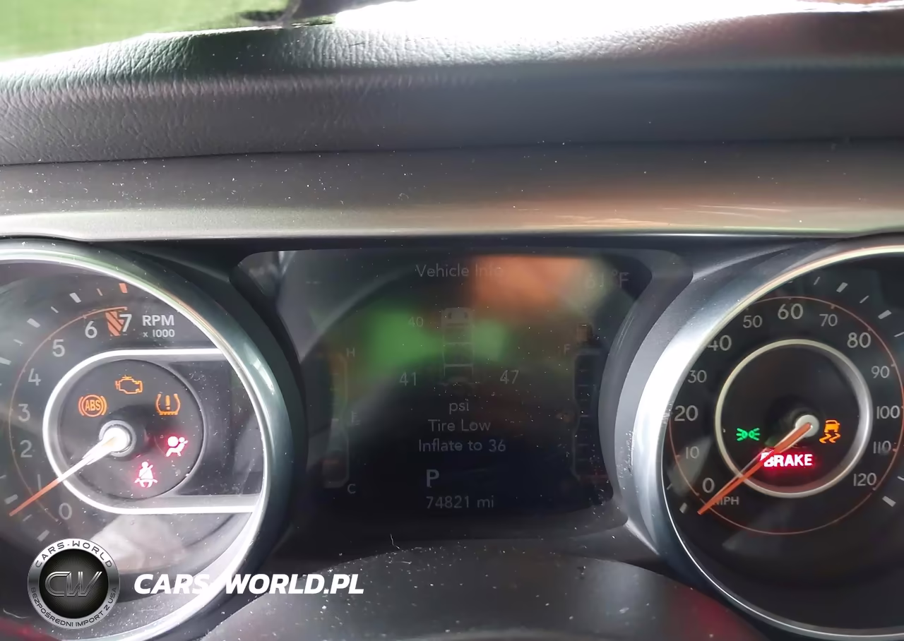 2018 Jeep Wrangler Unlimited Sahara 4X4 VIN:1C4HJXEG0JW298479 - 7