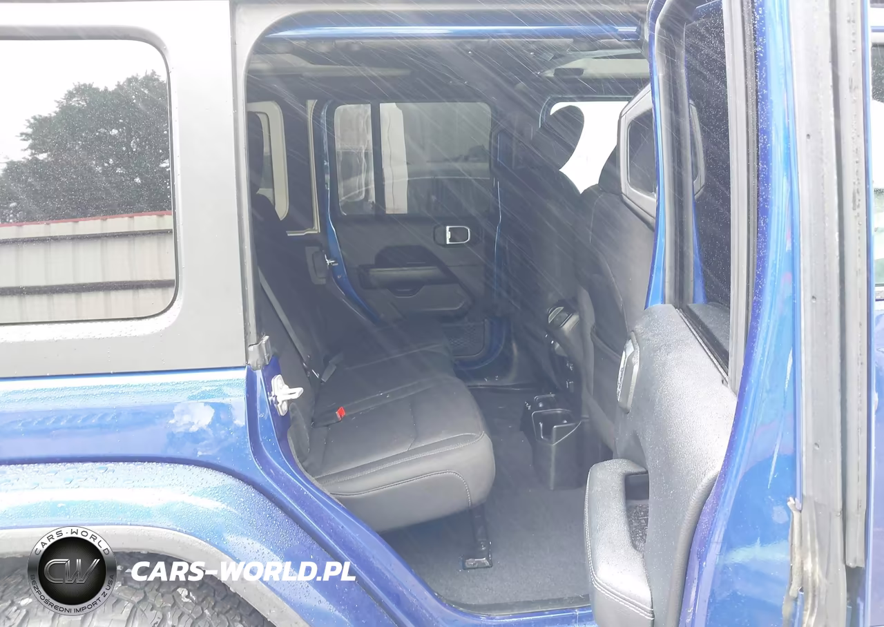 2018 Jeep Wrangler Unlimited Sahara 4X4 VIN:1C4HJXEG0JW298479 - 8