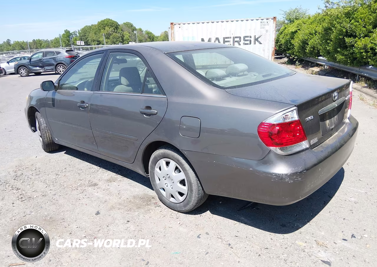 2005 Toyota Camry Le VIN:4T1BE32K15U504529 - 3