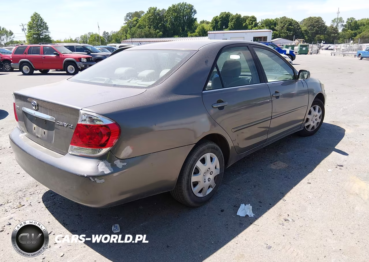 2005 Toyota Camry Le VIN:4T1BE32K15U504529 - 4