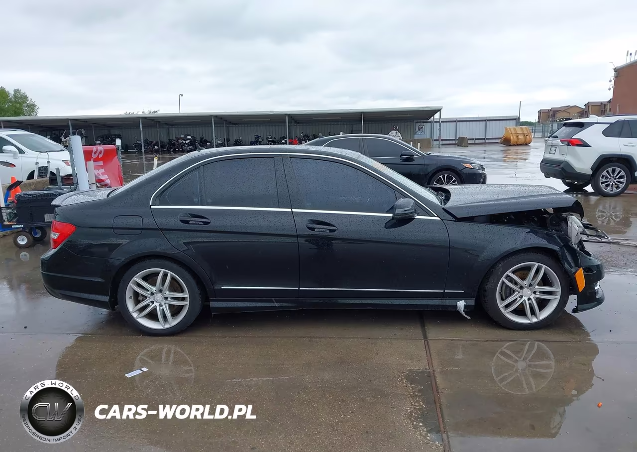 2014 Mercedes-Benz C 250 Sport VIN:WDDGF4HBXEA949458 - 13