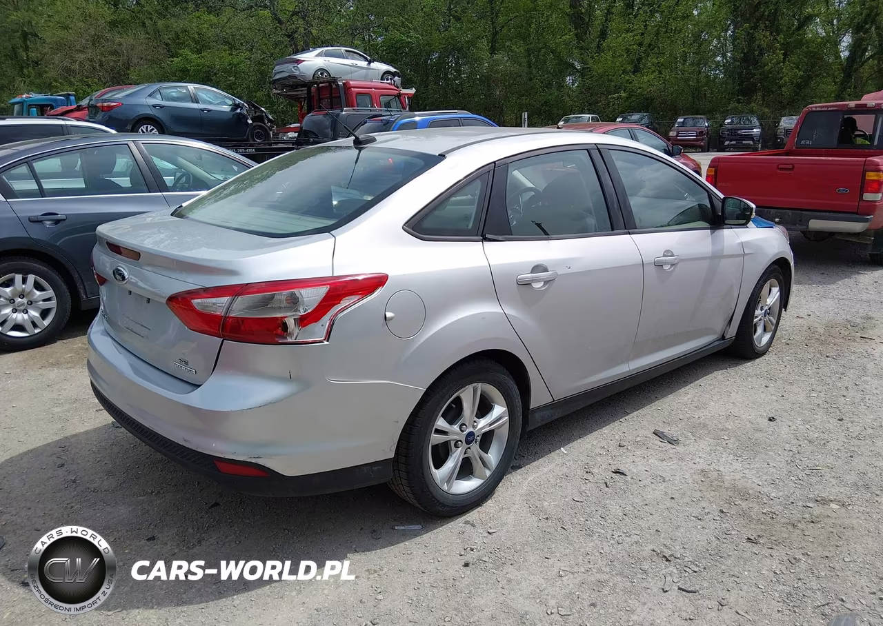 2014 Ford Focus Se VIN:1FADP3F28EL228864 - 4