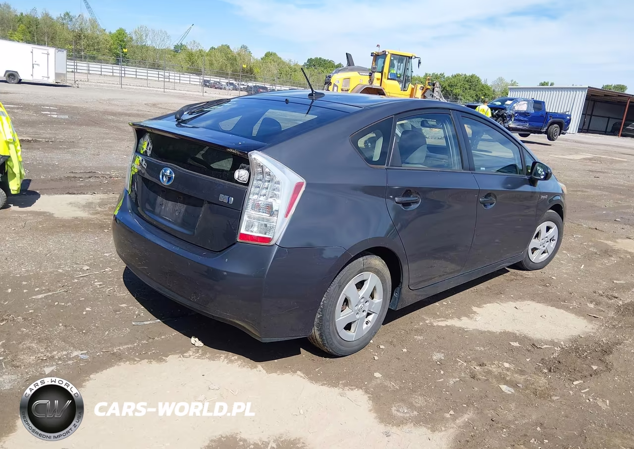 2011 Toyota Prius Three VIN:JTDKN3DU4B1450451 - 4