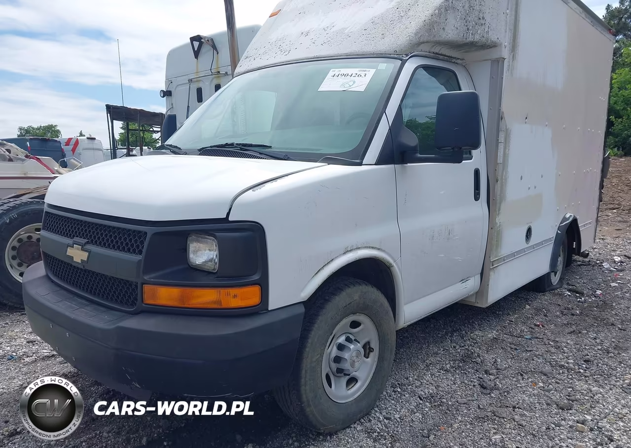 2009 Chevrolet Express Cutaway Work Van VIN:1GBHG31K791104237 - 11