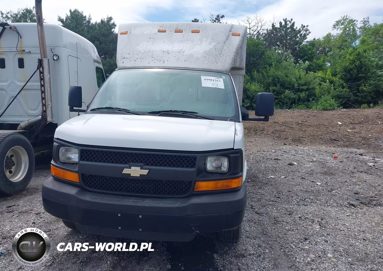 2009 Chevrolet Express Cutaway Work Van VIN:1GBHG31K791104237 - 12