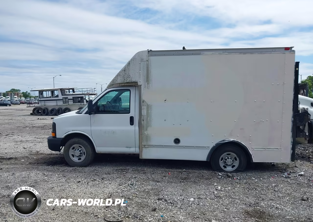 2009 Chevrolet Express Cutaway Work Van VIN:1GBHG31K791104237 - 14