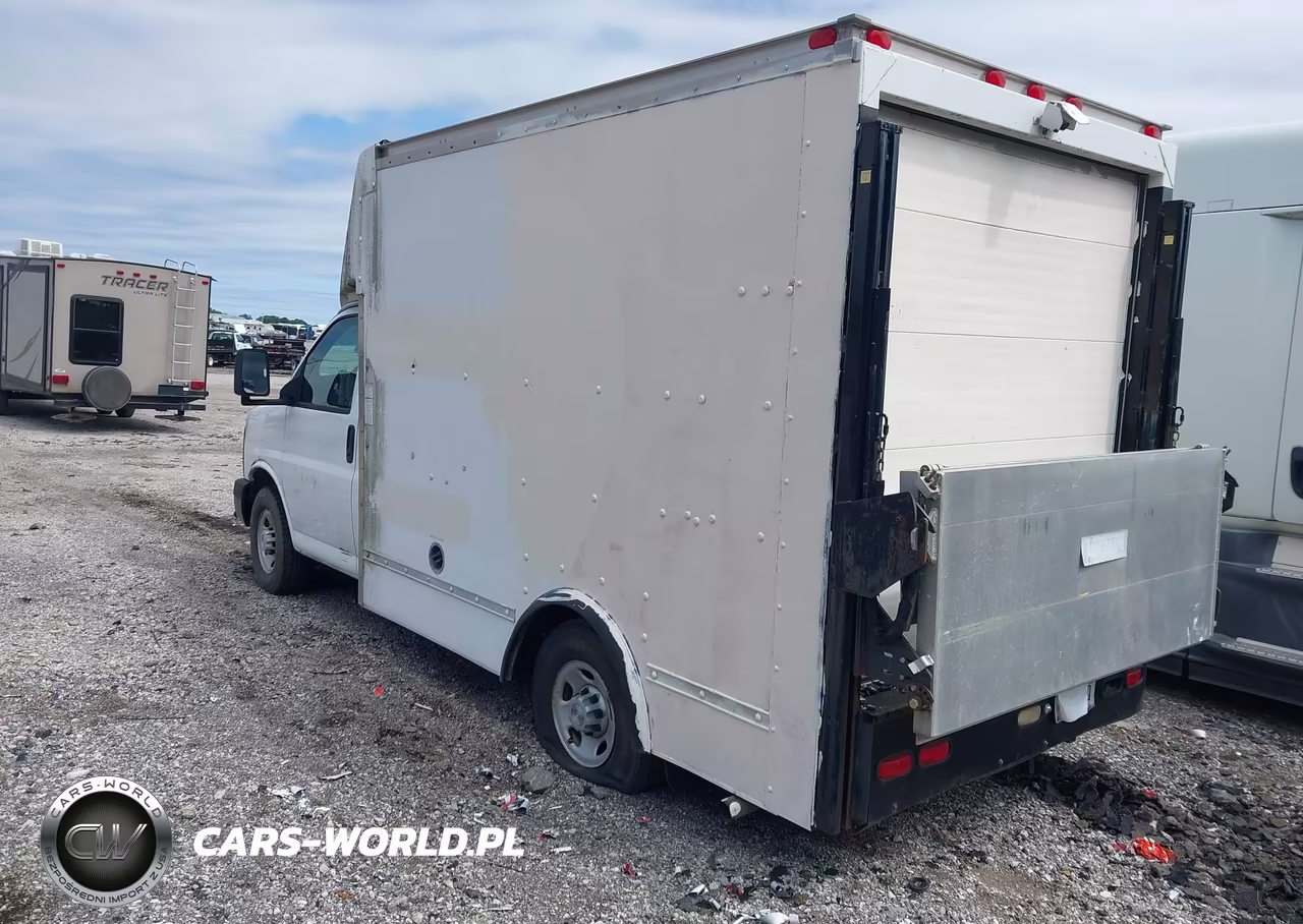 2009 Chevrolet Express Cutaway Work Van VIN:1GBHG31K791104237 - 3