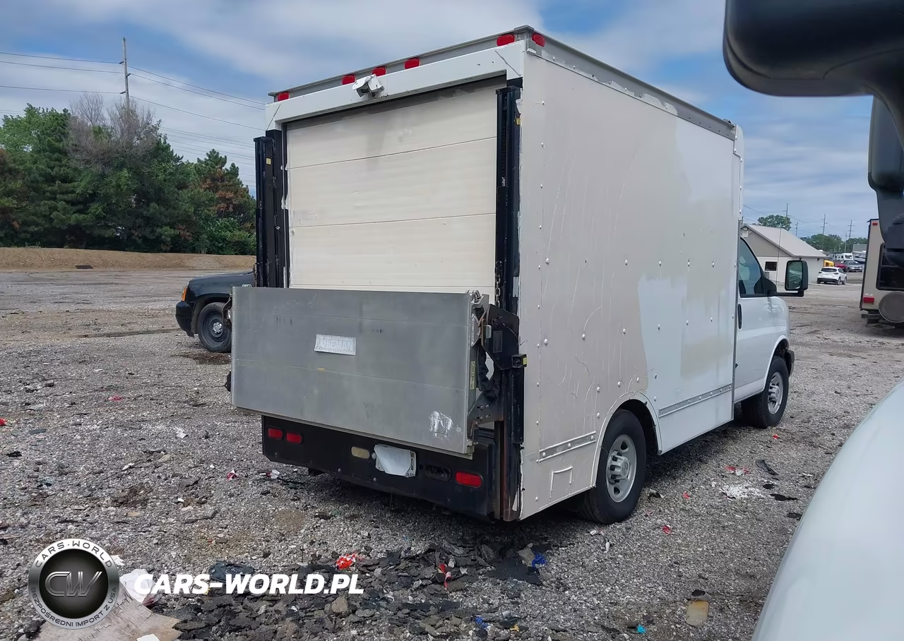 2009 Chevrolet Express Cutaway Work Van VIN:1GBHG31K791104237 - 4