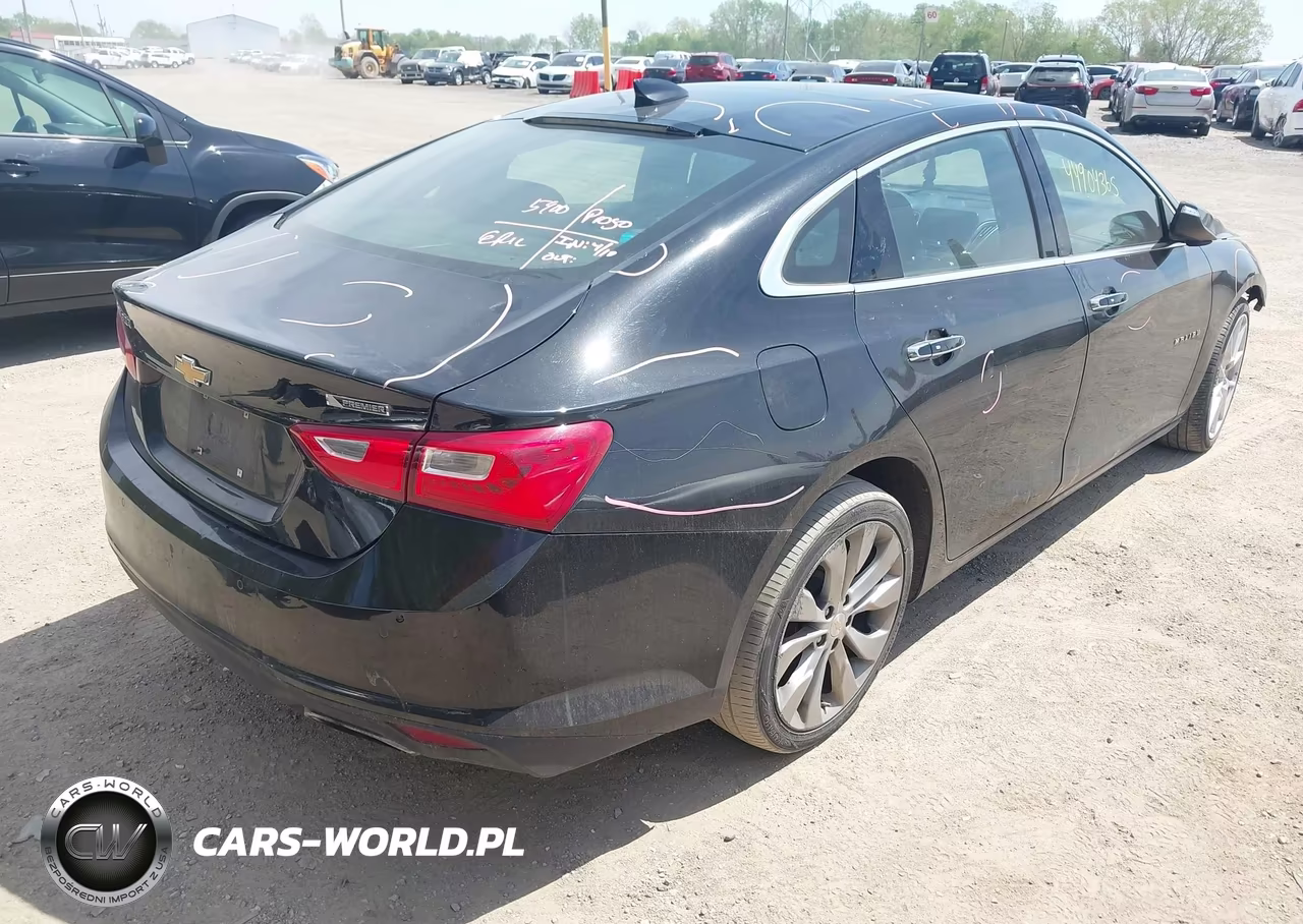 2018 Chevrolet Malibu Premier VIN:1G1ZE5SX8JF188256 - 4
