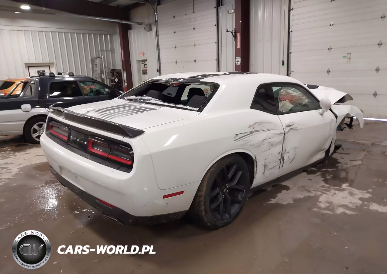 2019 Dodge Challenger Sxt VIN:2C3CDZAG5KH632609 - 4