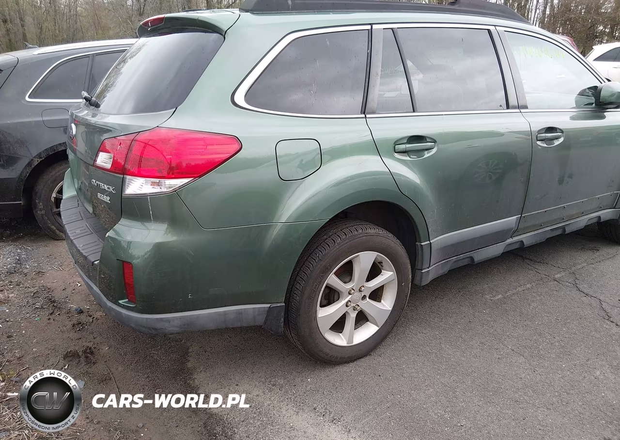 2013 Subaru Outback 2.5I Premium VIN:4S4BRBCC1D3200630 - 4