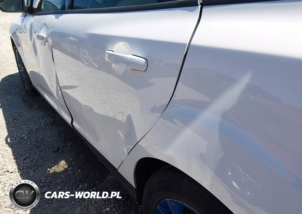 2015 Ford Focus Se VIN:1FADP3FE8FL297825 - 17