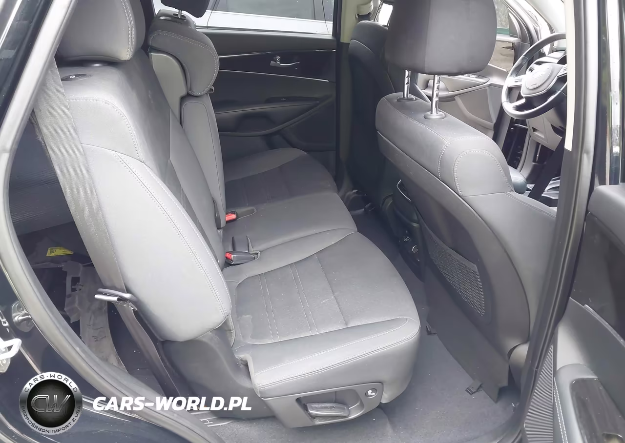 2020 Kia Sorento 3.3L S VIN:5XYPG4A59LG703168 - 8