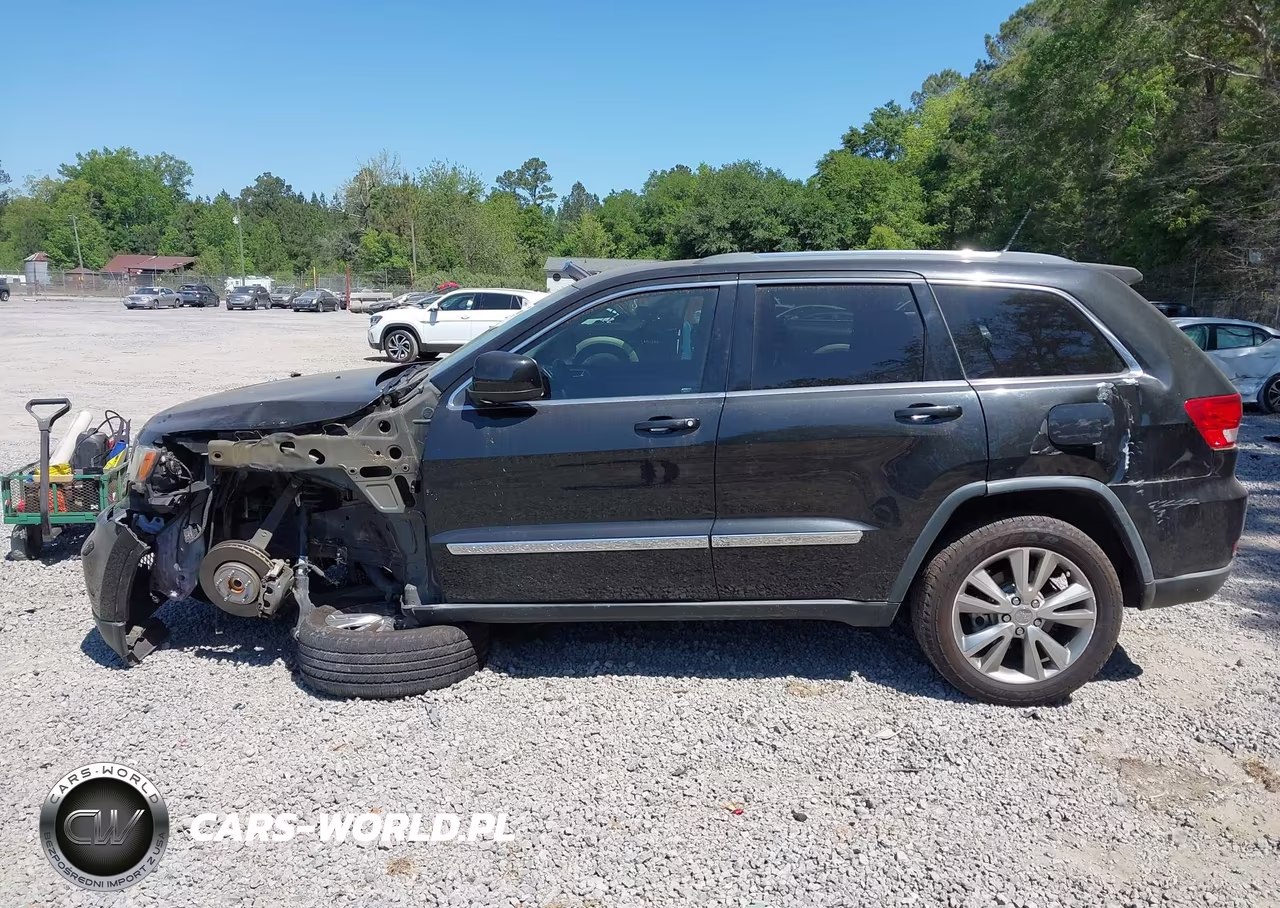 2013 Jeep Grand Cherokee Laredo VIN:1C4RJEAGXDC653369 - 13