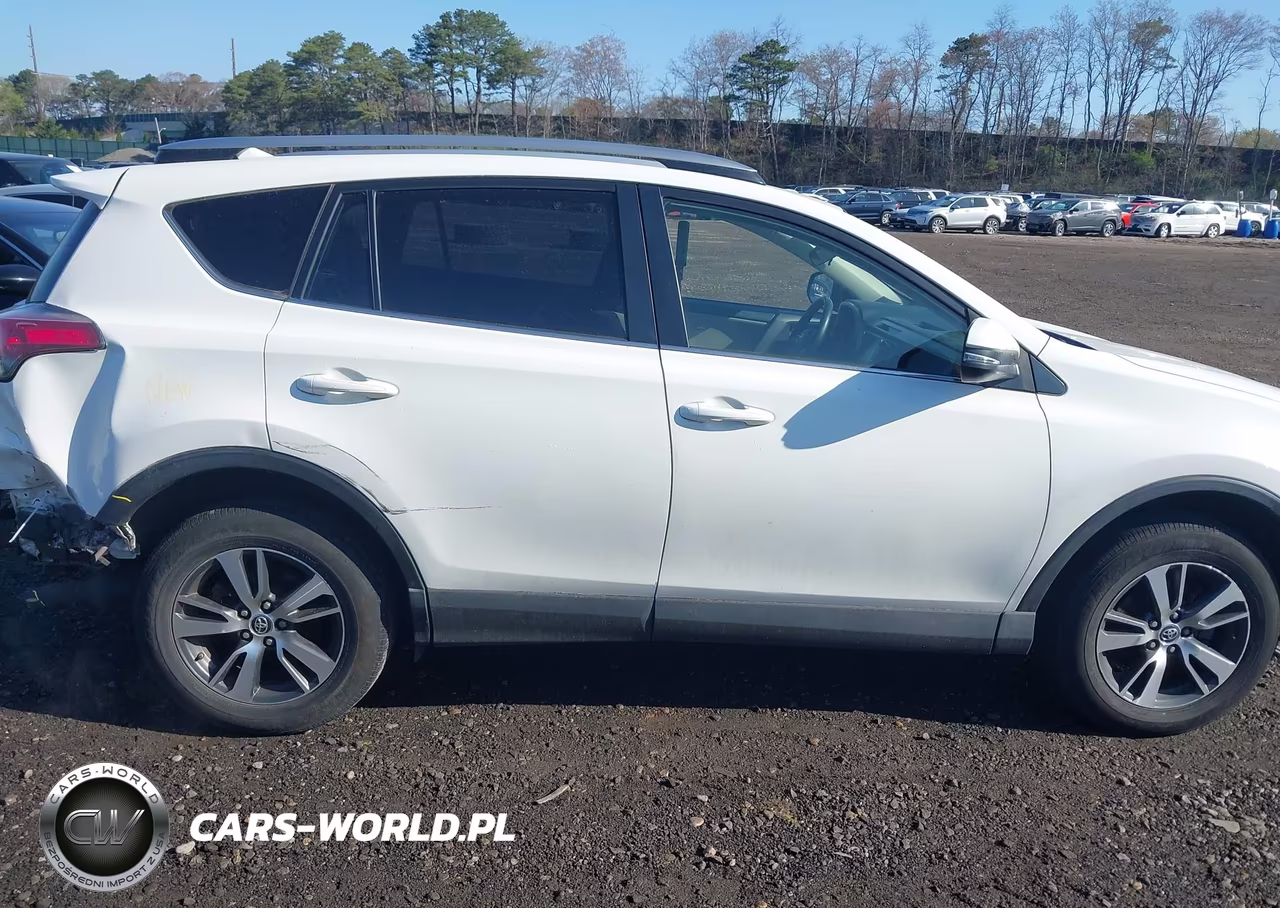 2018 Toyota Rav4 Xle VIN:JTMRFREVXJJ742559 - 13