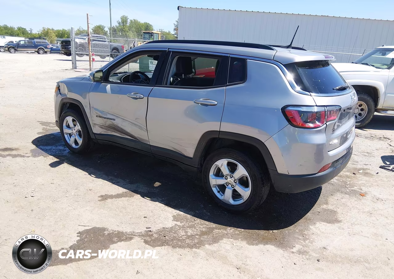 2019 Jeep Compass Latitude 4X4 VIN:3C4NJDBB9KT729399 - 3