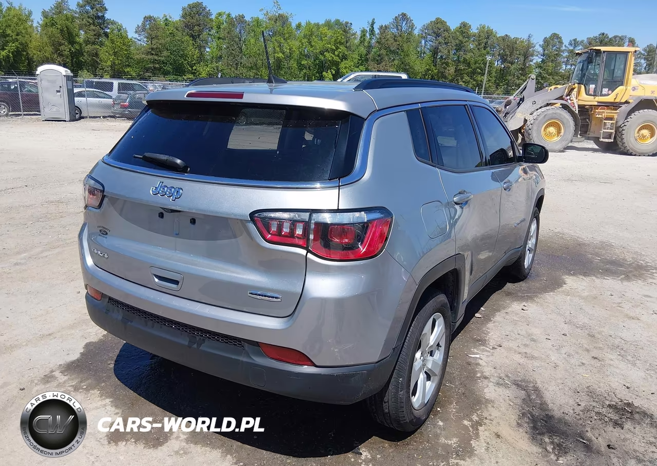 2019 Jeep Compass Latitude 4X4 VIN:3C4NJDBB9KT729399 - 4