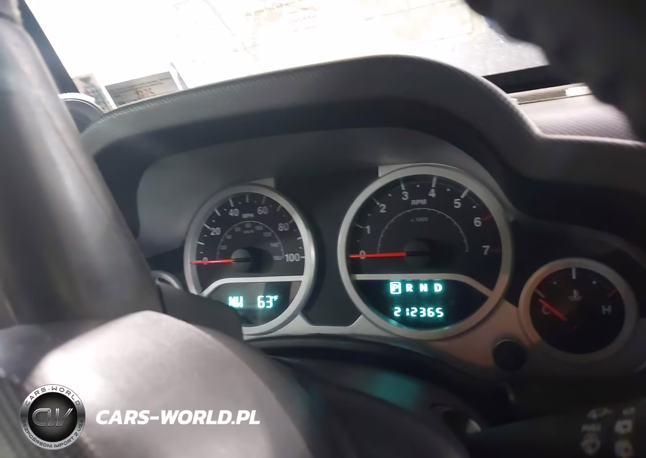 2007 Jeep Wrangler Unlimited Sahara VIN:1J4GA59137L169372 - 16