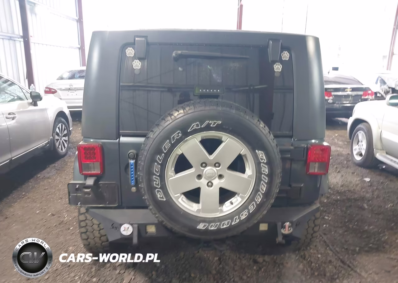 2007 Jeep Wrangler Unlimited Sahara VIN:1J4GA59137L169372 - 17