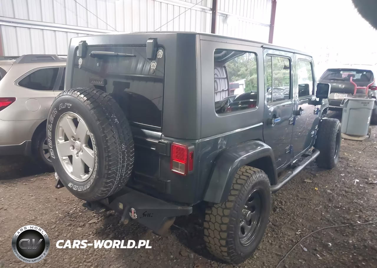 2007 Jeep Wrangler Unlimited Sahara VIN:1J4GA59137L169372 - 4