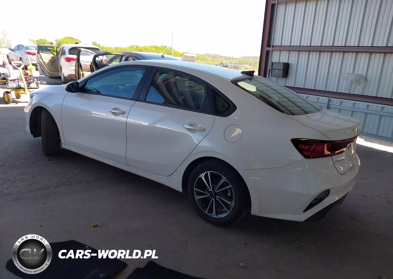 2024 Kia Forte Lxs VIN:3KPF24ADXRE794149 - 3