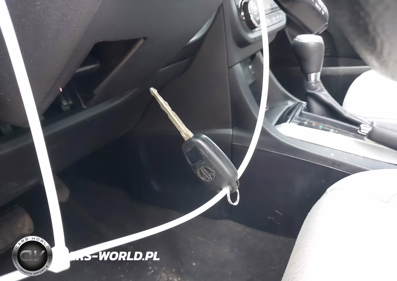 2015 Toyota Corolla Le VIN:2T1BURHE8FC386960 - 11