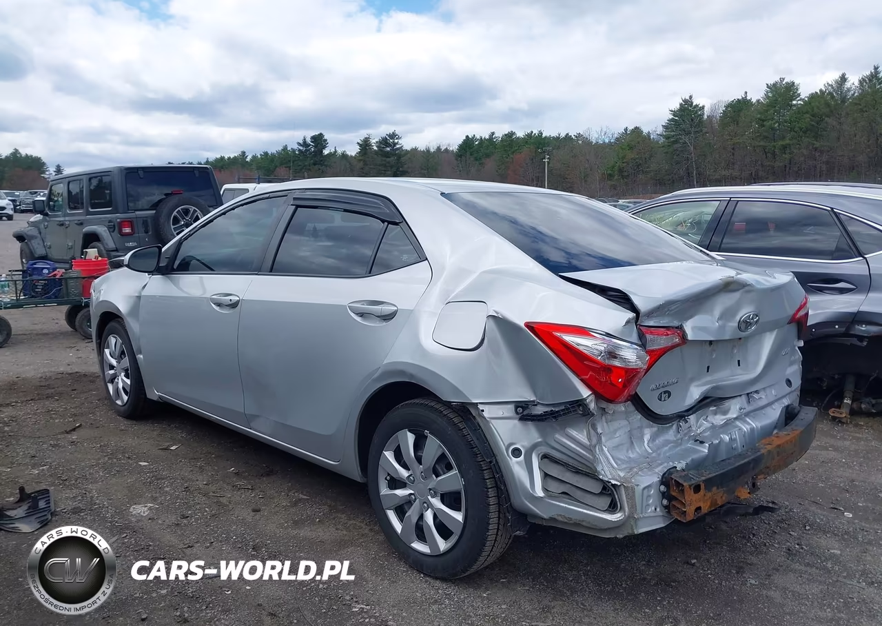 2015 Toyota Corolla Le VIN:2T1BURHE8FC386960 - 3