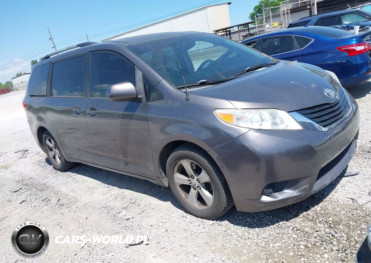 2012 Toyota Sienna Le V6 8 Passenger