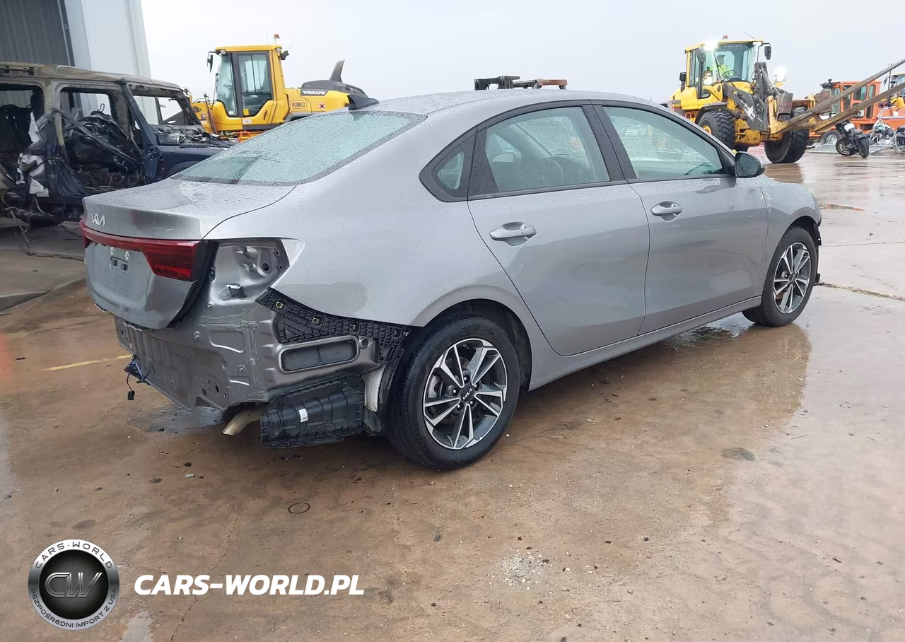 2024 Kia Forte Lxs VIN:3KPF24ADXRE811550 - 4