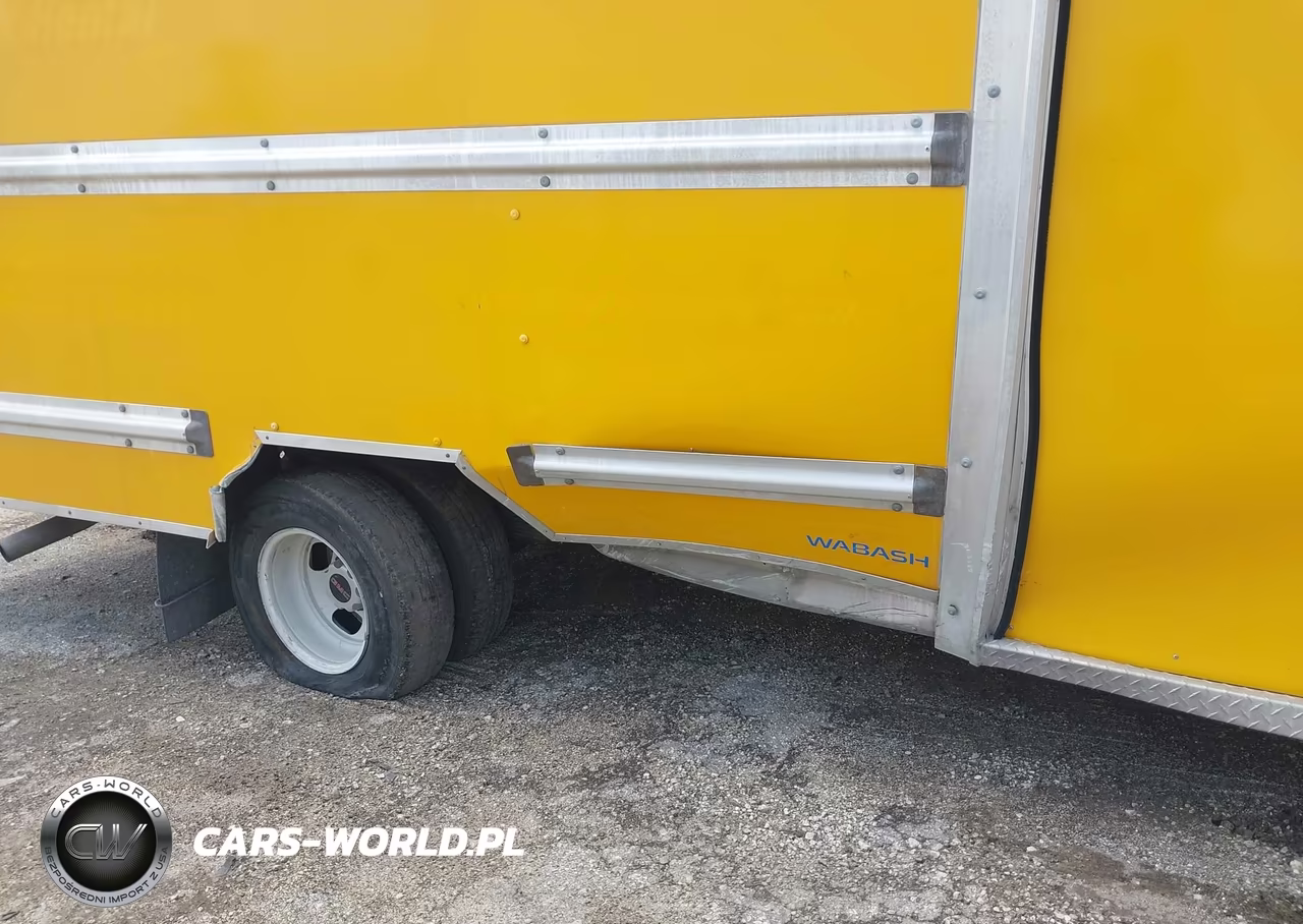 2023 GMC Savana Cutaway Work Van VIN:7GZ37TC73PN003445 - 11