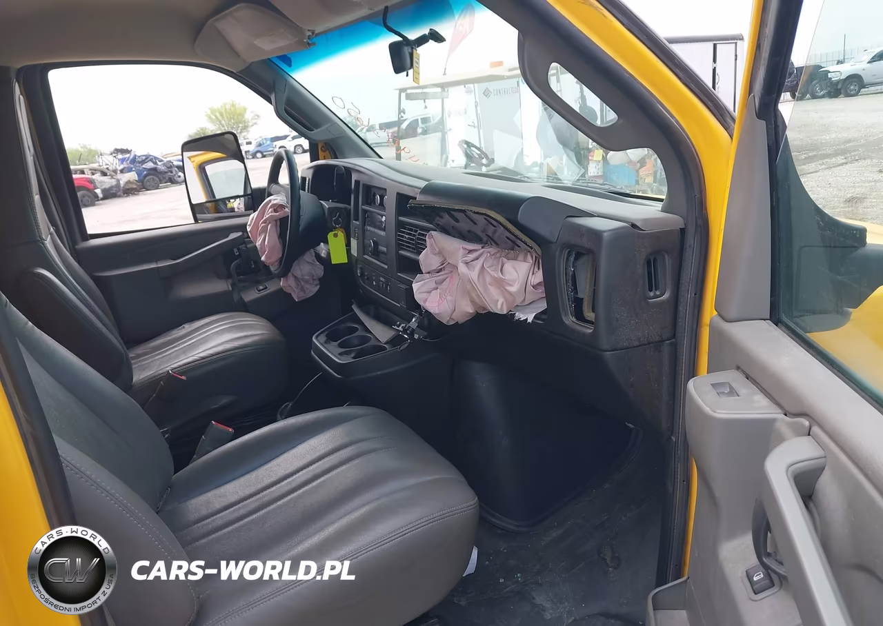 2023 GMC Savana Cutaway Work Van VIN:7GZ37TC73PN003445 - 12