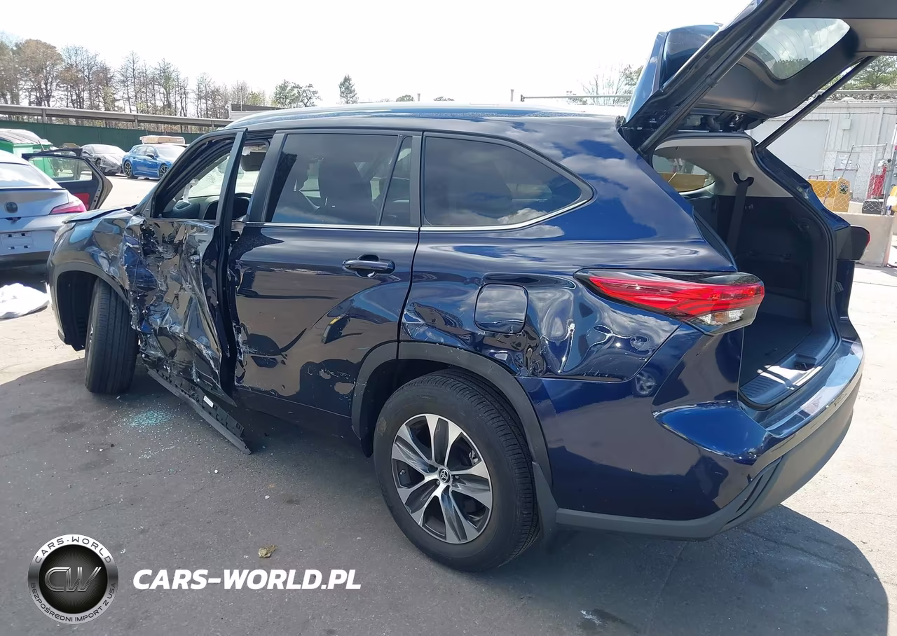 2023 Toyota Highlander Xle VIN:5TDKDRBH5PS035113 - 3