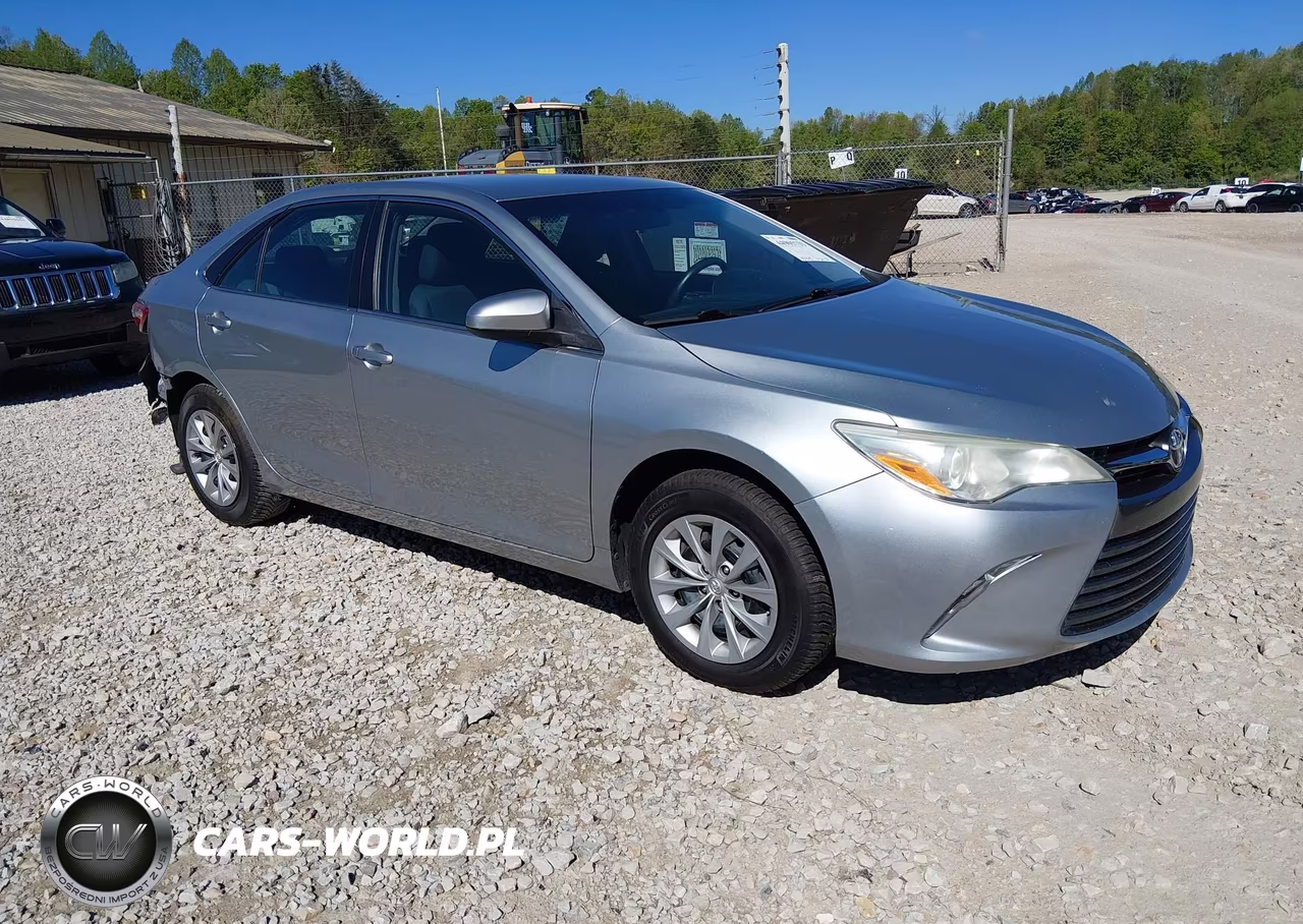2015 Toyota Camry Le – zdjęcie 1 z 16