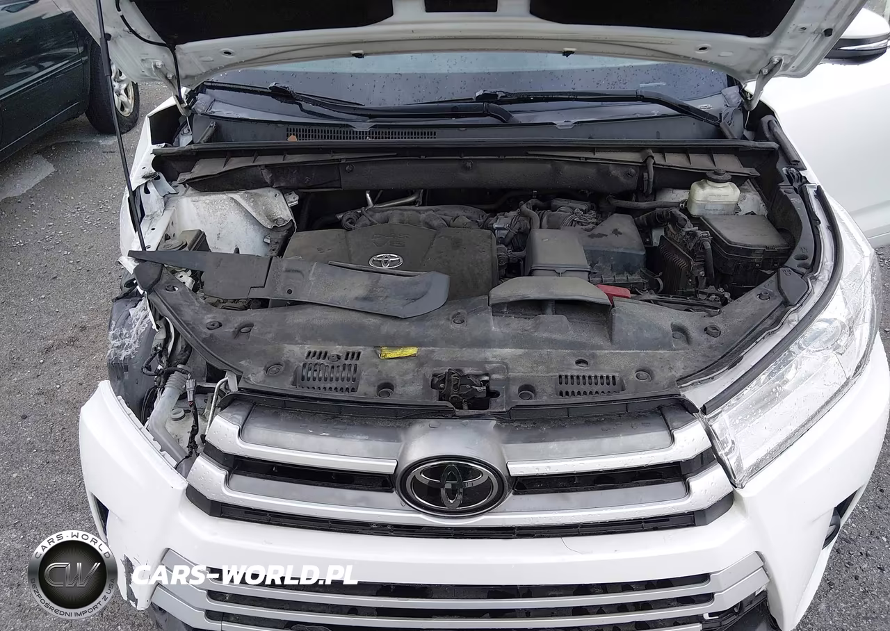 2018 Toyota Highlander Le Plus VIN:5TDZZRFH3JS258011 - 10