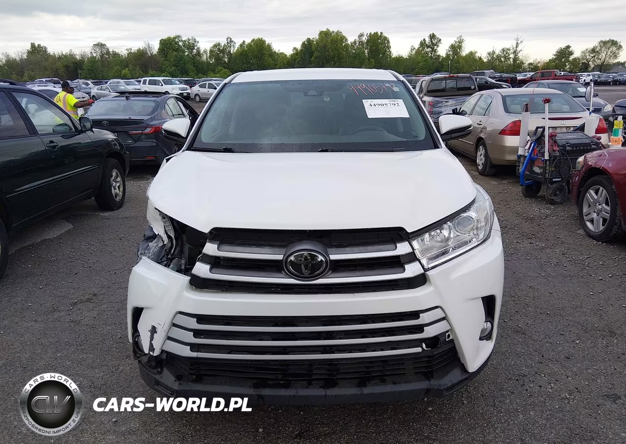 2018 Toyota Highlander Le Plus VIN:5TDZZRFH3JS258011 - 13