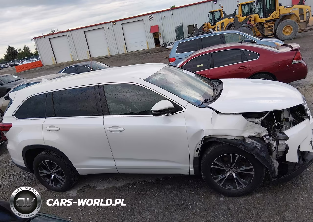 2018 Toyota Highlander Le Plus VIN:5TDZZRFH3JS258011 - 14