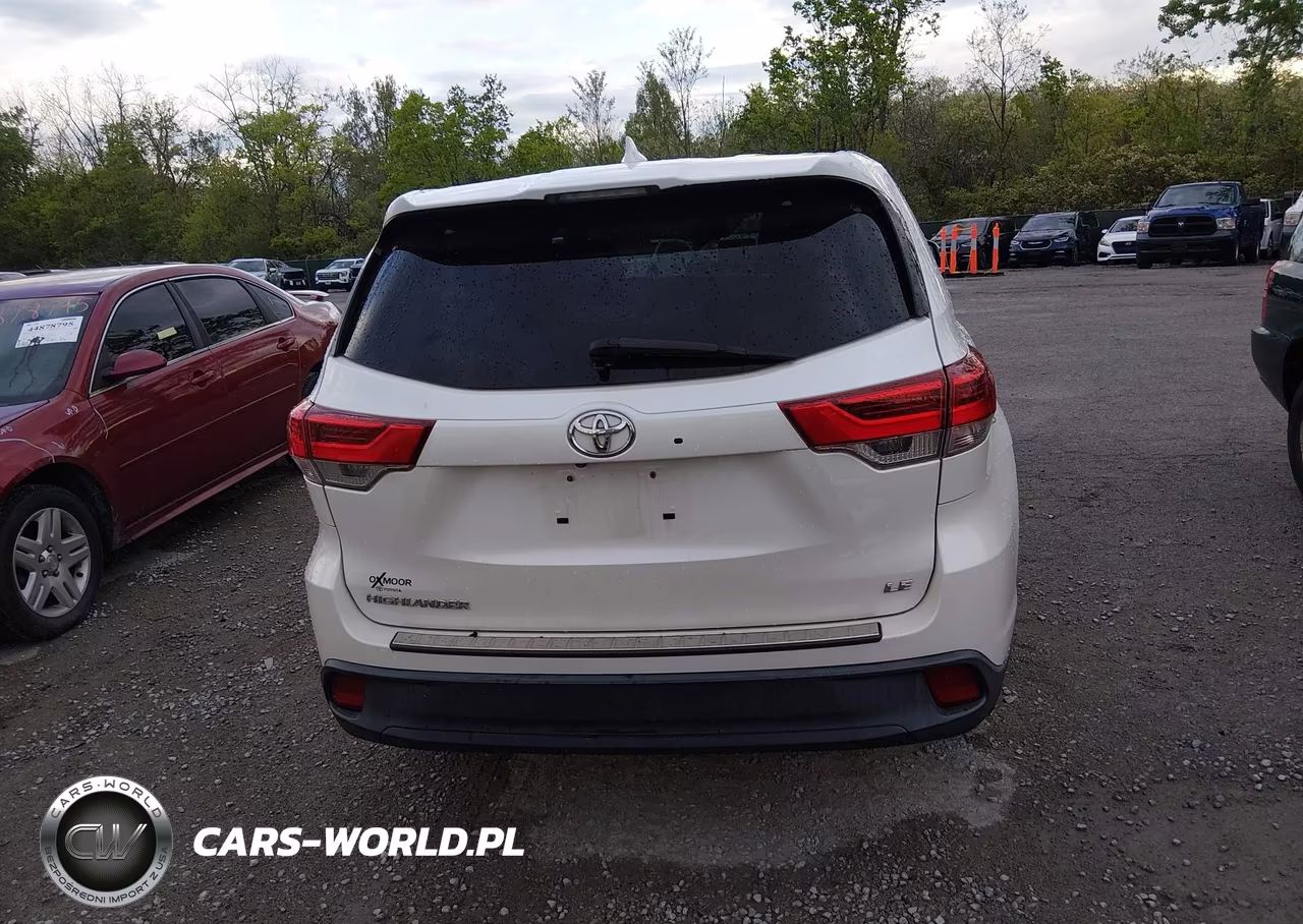 2018 Toyota Highlander Le Plus VIN:5TDZZRFH3JS258011 - 17
