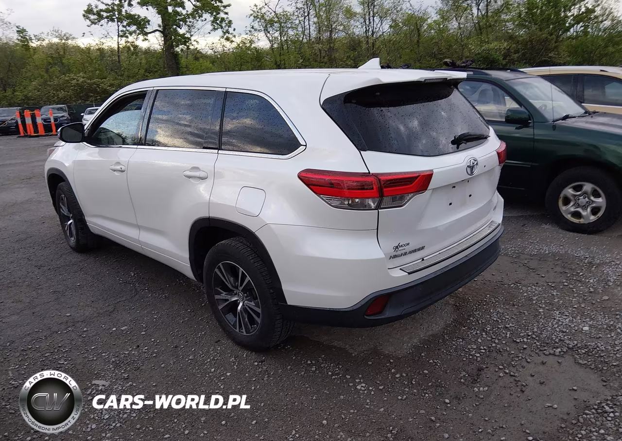 2018 Toyota Highlander Le Plus VIN:5TDZZRFH3JS258011 - 3