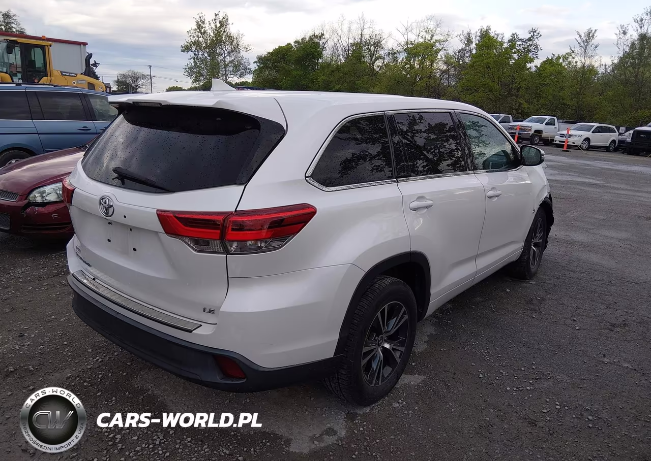 2018 Toyota Highlander Le Plus VIN:5TDZZRFH3JS258011 - 4