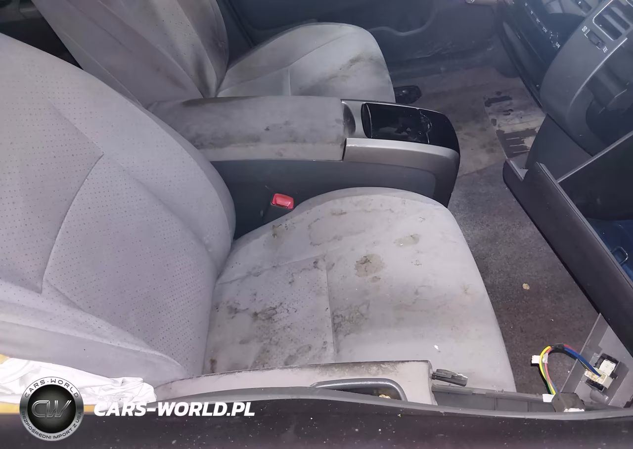 2004 Toyota Prius VIN:JTDKB20UX40050394 - 5