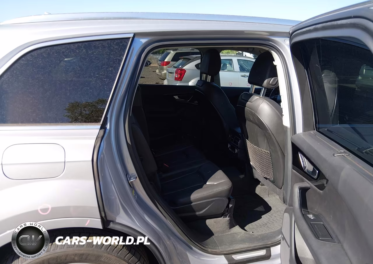 2017 Audi Q7 3.0T Premium VIN:WA1LAAF76HD000507 - 8