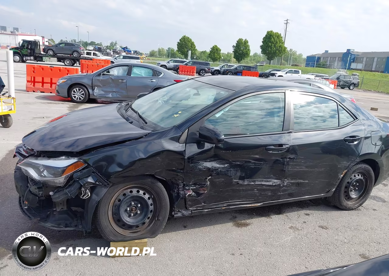 2015 Toyota Corolla Le VIN:5YFBURHE8FP296563 - 17