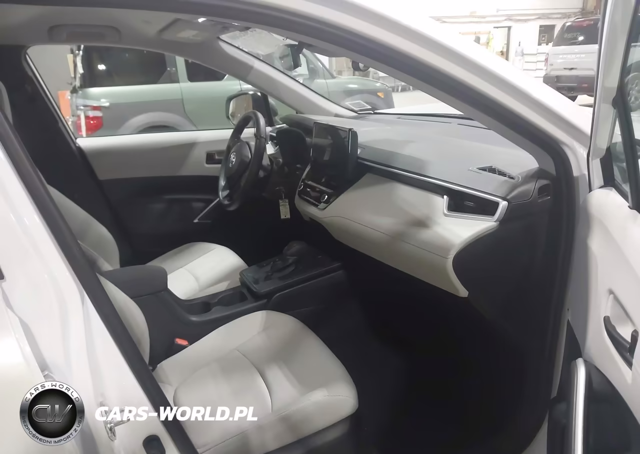 2026 Toyota Corolla Cross L VIN:7MUAAABG8TV157574 - 5
