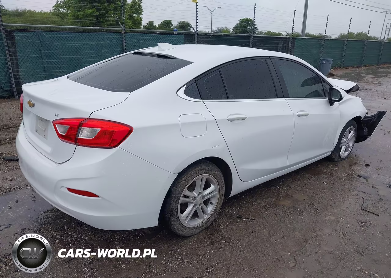 2018 Chevrolet Cruze Lt Auto VIN:1G1BE5SM5J7237849 - 4