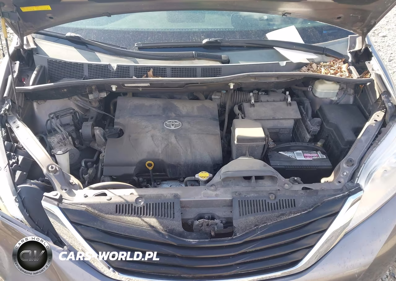 2011 Toyota Sienna Le V6 VIN:5TDKK3DC7BS126610 - 10