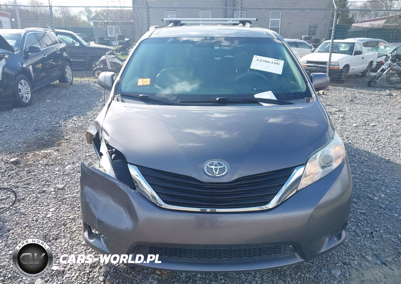 2011 Toyota Sienna Le V6 VIN:5TDKK3DC7BS126610 - 12