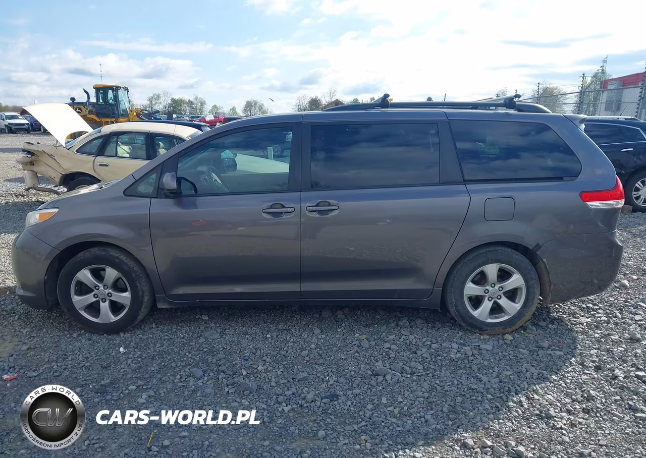 2011 Toyota Sienna Le V6 VIN:5TDKK3DC7BS126610 - 14