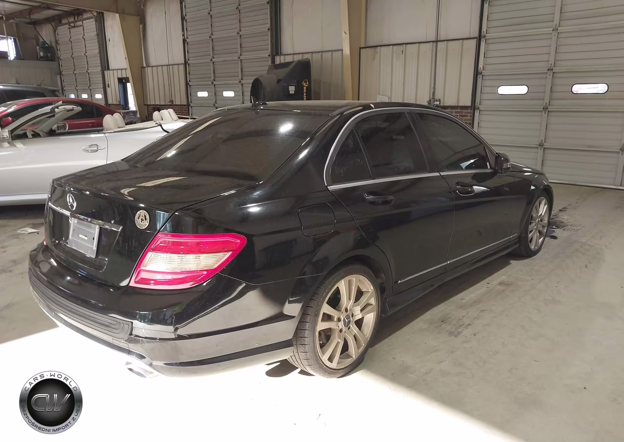 2011 Mercedes-Benz C 300 Sport VIN:WDDGF5EB3BA526193 - 4