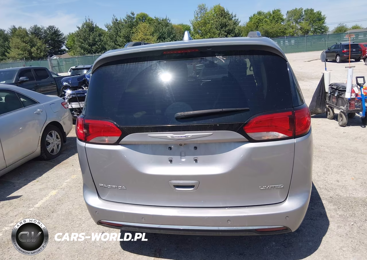 2018 Chrysler Pacifica Limited VIN:2C4RC1GG1JR251978 - 17